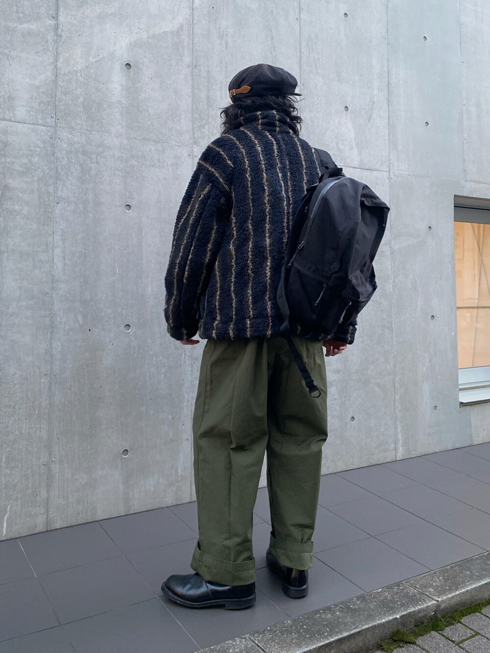 「johnbull、Johnbull Private labo、ジョンブル、ジョンブル プライベート ラボ(Johnbull Private labo)、サロペット、オーバーオール、フリース、アメカジ、オトナカジュアル、冬コーデ、キャスケット、ゆるコーデ、ブーツ、ストライプ、冬」|「Johnbullのフリースジップジャケット(その他アウター、その他)」を使った、dasさん(メンズ・176cm)の秋コーディネートの2枚目の写真