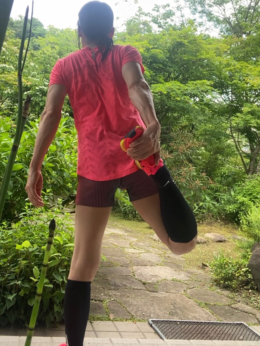 「夏コーデ、ピンク、ランニングシューズ、ランニングスタイル、ランニングウェア、NIKE、スポーツミックス、スポーツmix、underarmour」｜「UNDER ARMOURのアイテム（Tシャツ/カットソー、ピンク系）」を使った、shin5netさん（メンズ・167cm）の春コーディネートの3枚目の写真