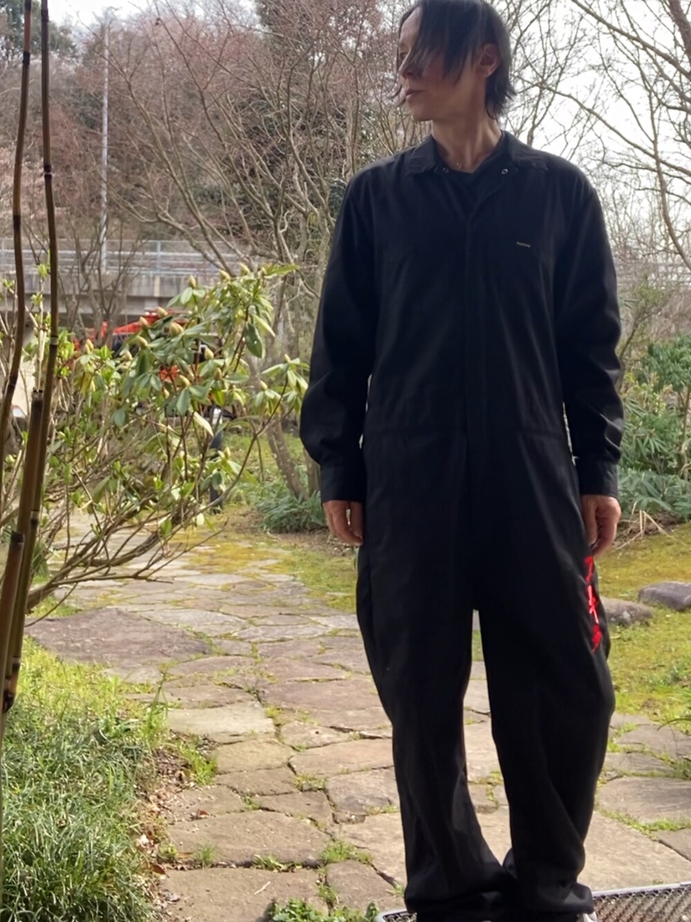 「supreme、つなぎ、オールインワン、オールブラック、休日スタイル、ワークスタイル、作業着、仕事着」｜「Supreme のアイテム（つなぎ/オールインワン、ブラック系）」を使った、shin5netさん（メンズ・167cm）の春コーディネートの3枚目の写真