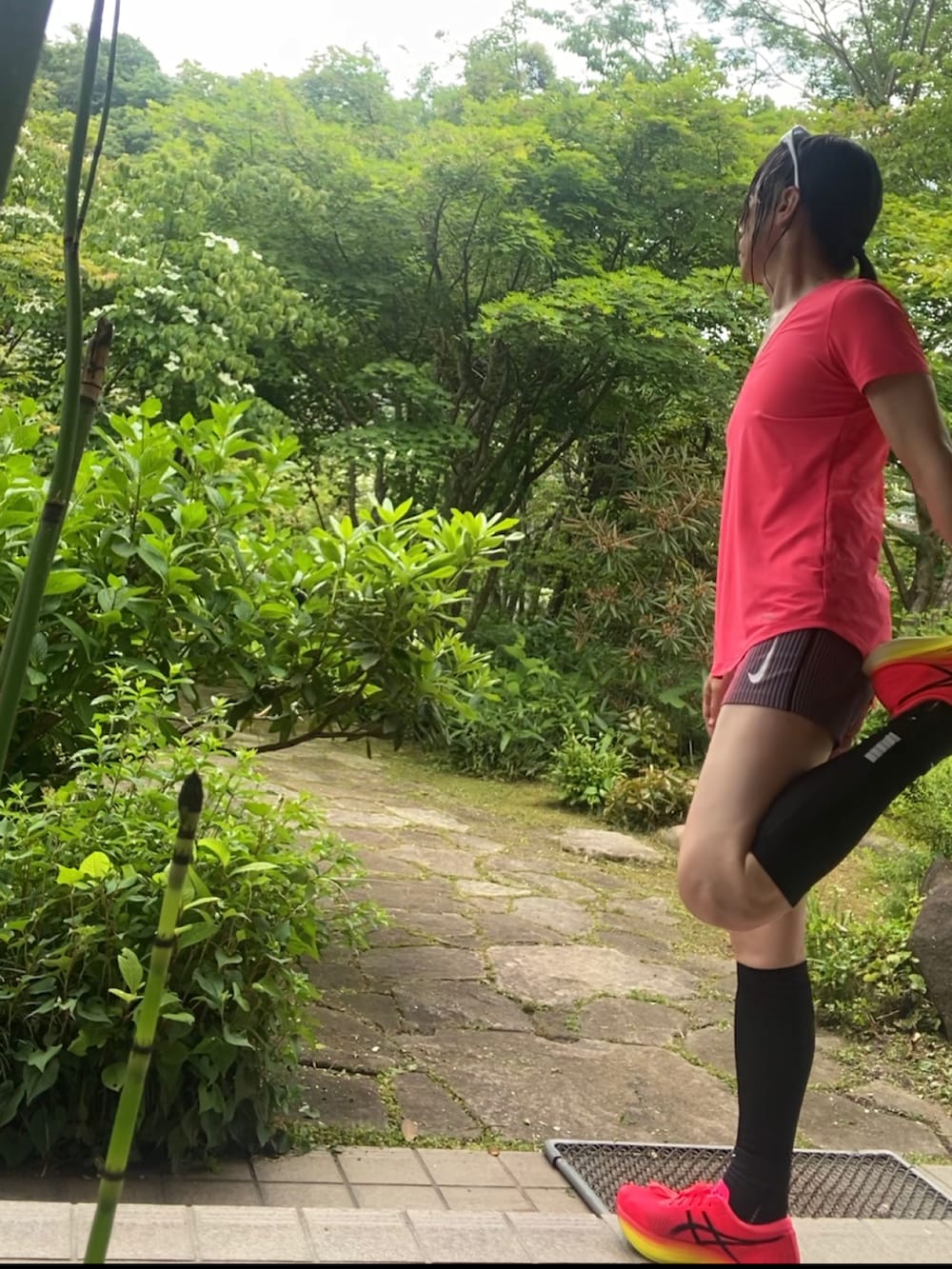 「夏コーデ、ピンク、ランニングシューズ、ランニングスタイル、ランニングウェア、NIKE、スポーツミックス、スポーツmix、underarmour」｜「UNDER ARMOURのアイテム（Tシャツ/カットソー、ピンク系）」を使った、shin5netさん（メンズ・167cm）の春コーディネートの2枚目の写真