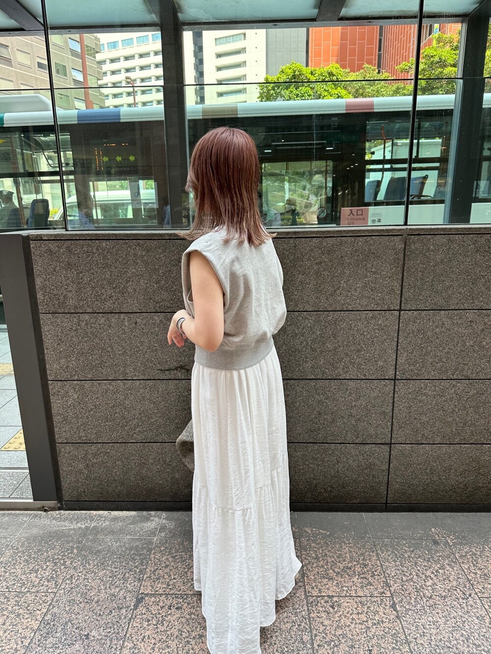 「お出かけコーデ日記、休日スタイル、ロングスカート、春夏コーデ、シンプルスタイル、オトナカジュアル、キャミワンピ、ワンピース、スウェット、楽チンコーデ、低身長コーデ、サンダル」｜「DouDouのショート丈スウェット＋ティアードキャミワンピースSET（ワンピース/ドレス、ホワイト系）」を使った、doudouyukieさん（レディース・152cm）の春コーディネートの2枚目の写真