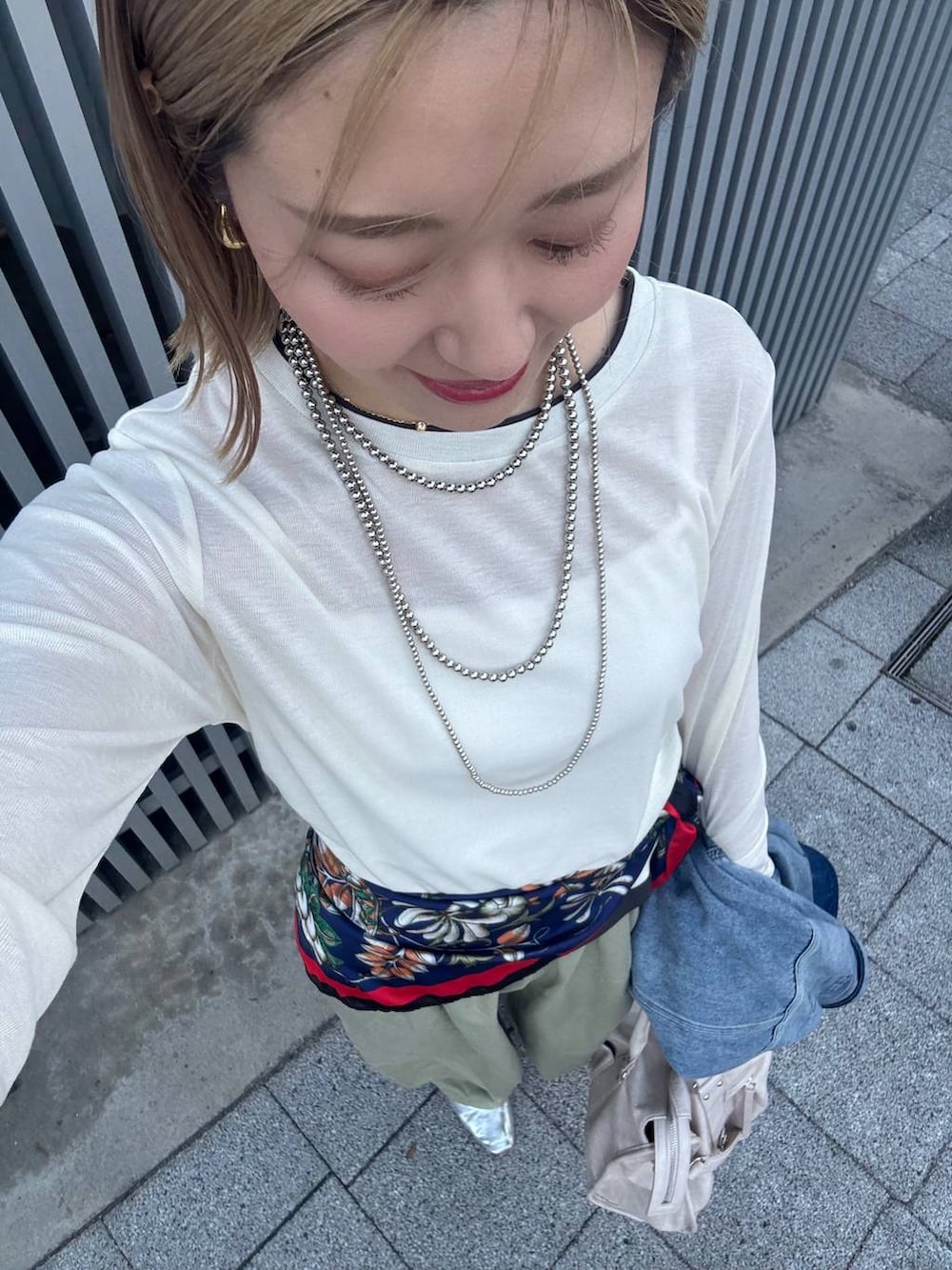 「着痩せ・細見え、高見え、体型カバー、ママコーデ、高身長、LEPSIM、高身長_LEPSIM、30代_LEPSIM」｜「LEPSIMのZIPショートデニムジャケット　286815（デニムジャケット、ブルー系）」を使った、m.a.k.oさん（レディース・166cm）の春コーディネートの3枚目の写真