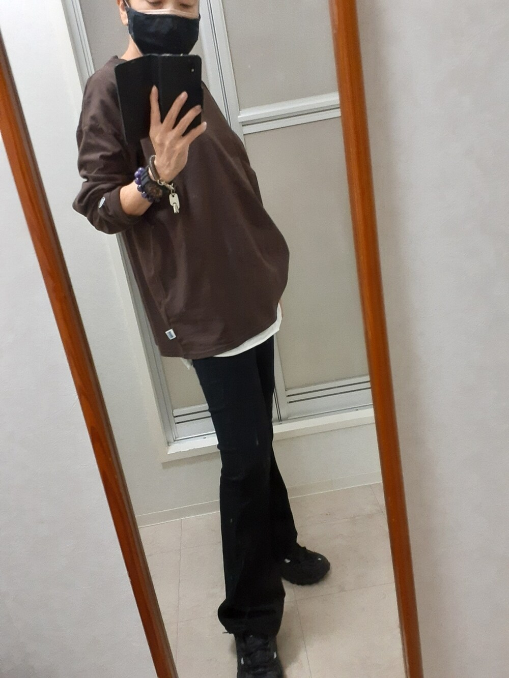 「DISCUSのアイテム（スウェット、ブラウン系）」を使った、ribenjicyanさん（レディース・154cm）の秋コーディネートの2枚目の写真