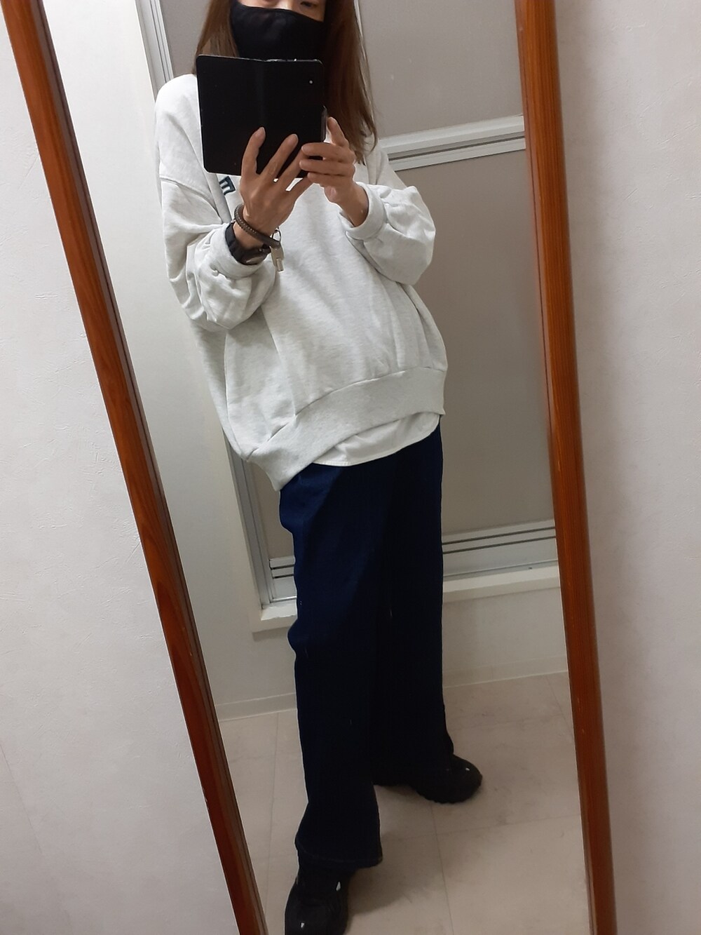 「Guessのアイテム（ハット、ブルー系）」を使った、ribenjicyanさん（レディース・154cm）の秋コーディネートの2枚目の写真