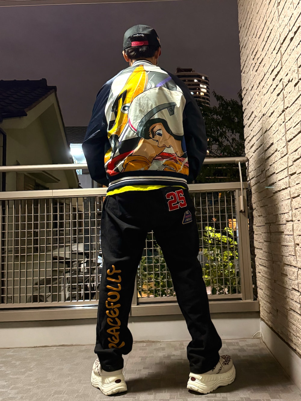 「ボンバージャケット、キャップ、ZARA、イエロー、Kaepa、DJ KOO、厚底スニーカー、YOSUKE、デニム、カラフル、ブルー、スピードレーサー、アニメ、秋コーデ、いいね、save、フォローお願いします🤑」｜「NEW ERAのアイテム（キャップ、ブラック系）」を使った、☠️HiRoC☠️さん（メンズ・171cm）の秋コーディネートの2枚目の写真