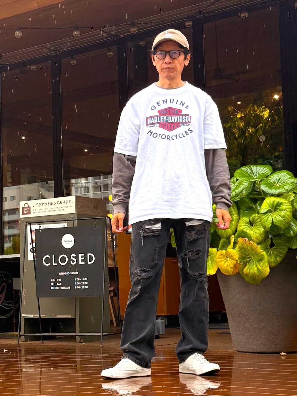 「キャップ、ベージュ、ニューエラ、ハーレーダビッドソン、HARLEY-DAVIDSON、レイヤードスタイル、Tシャツ、古着、リーバイス、505、ダメージデニムパンツ、ブラック、スニーカー、ユニクロ、いいね、save、フォローお願いします🤑」｜「NEW ERAの【NEW ERA / ニューエラ】Los Angeles Dodgers・ロサンゼルス ドジャース チームロゴ刺繍 ローキャップ（キャップ、ベージュ系）」を使った、☠️HiRoC☠️さん（メンズ・171cm）の春コーディネートの2枚目の写真