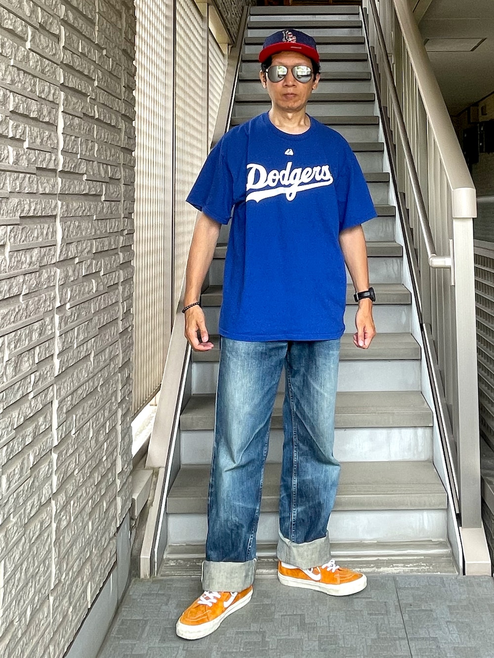 「夏だ！Tシャツ着よう！、ドジャース、キャップ、ブルー、イエロー、トートバッグ、ハワイ、メジャーリーグ、リーバイス、デニム、VANS、スニーカー、オレンジ、いいね、save、フォローお願いします🤑、サングラス」｜「NEW ERAのアイテム（キャップ、ブルー系）」を使った、☠️HiRoC☠️さん（メンズ・171cm）の夏コーディネートの3枚目の写真