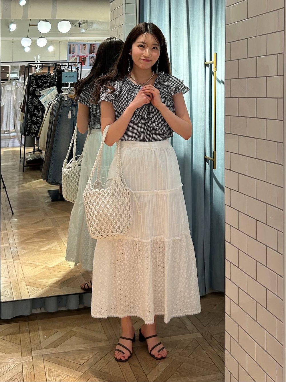 「女子ウケ、高身長、モテ、テーマパーク、女子会、ローリーズスタイル_LOWRYS FARM、着痩せ、LOWRYS FARM、着痩せ・細見え、デートコーデ」｜「LOWRYS FARMのマクラメキンチャクツキトート　 284437（トートバッグ、ホワイト系）」を使った、yuiyui5151さん（レディース・166cm）の春コーディネートの9枚目の写真