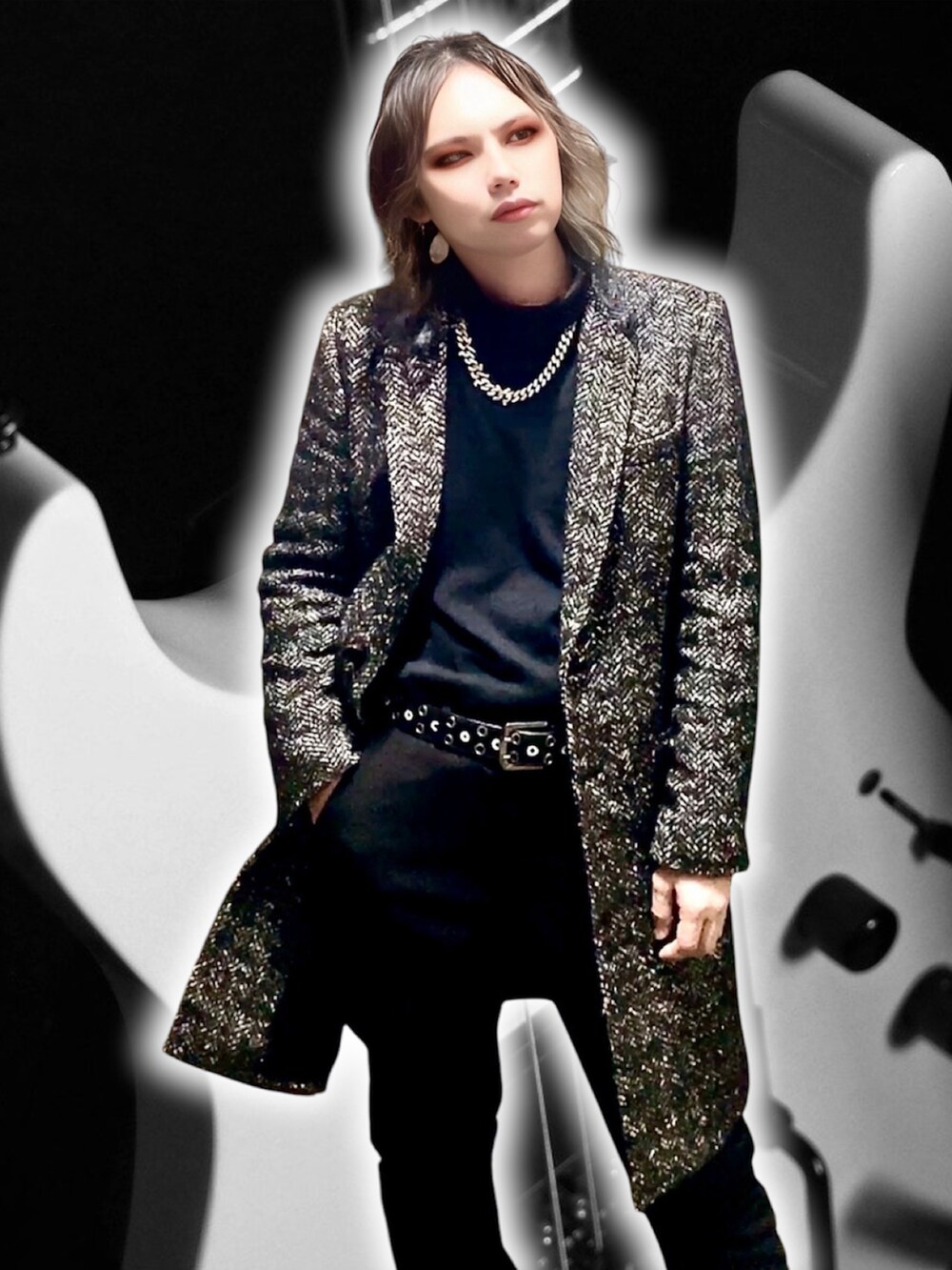 「シンプルコーデ、ブラック、モノトーン」｜「LITHIUM HOMMEのRAFANELLI TWEED CHESTERFIELD COAT（チェスターコート、ブラック系）」を使った、ケンさん（メンズ・163cm）の冬コーディネートの4枚目の写真