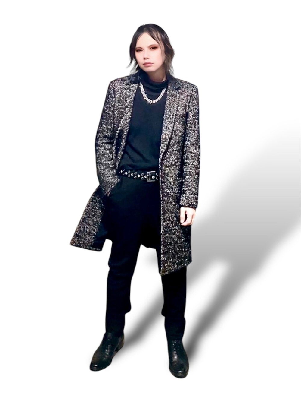 「シンプルコーデ、ブラック、モノトーン」｜「LITHIUM HOMMEのRAFANELLI TWEED CHESTERFIELD COAT（チェスターコート、ブラック系）」を使った、ケンさん（メンズ・163cm）の冬コーディネートの3枚目の写真