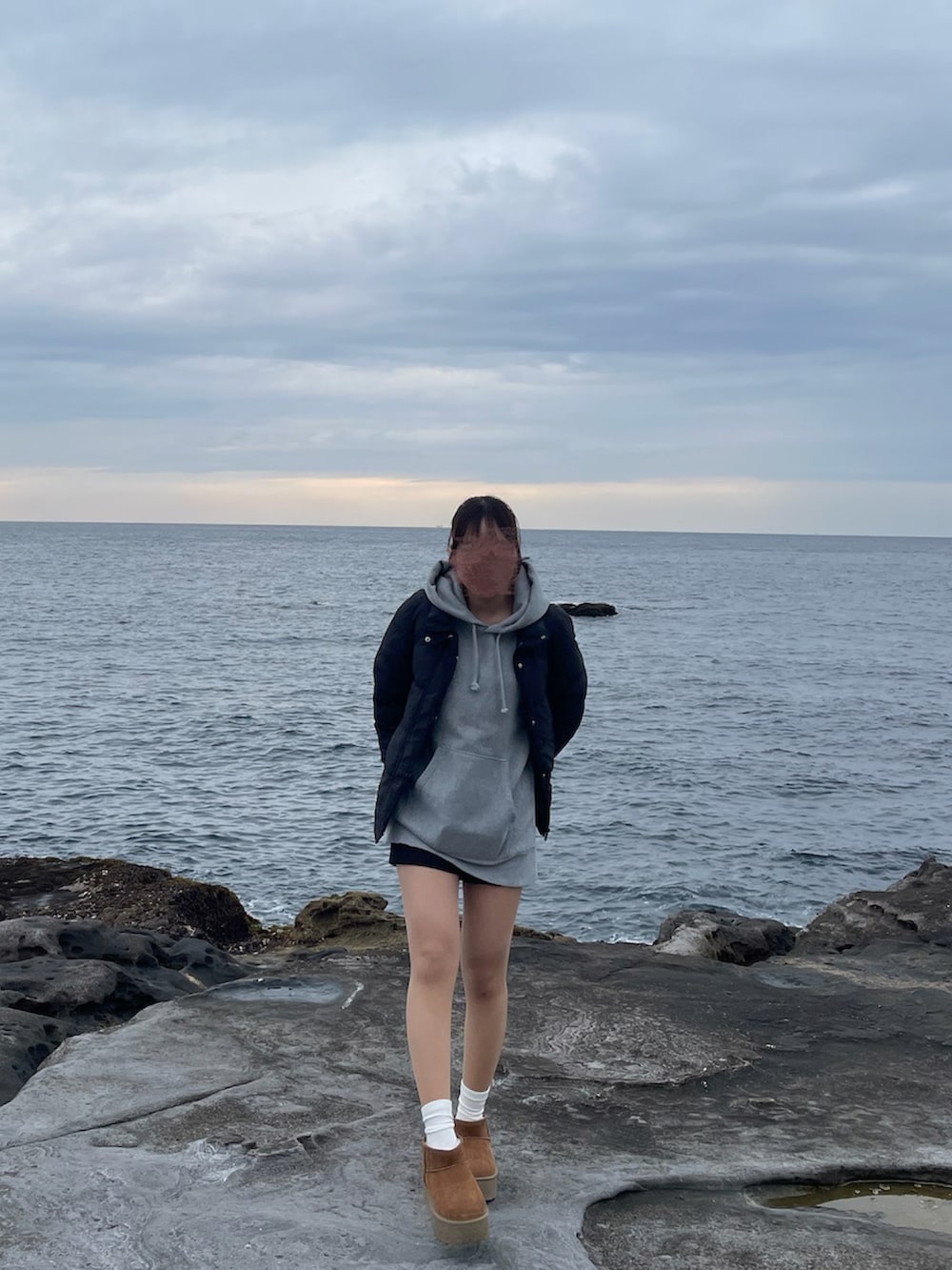 「GRLのアイテム（その他パンツ、ブラック系）」を使った、Shionさん（レディース・161cm）の春コーディネートの2枚目の写真