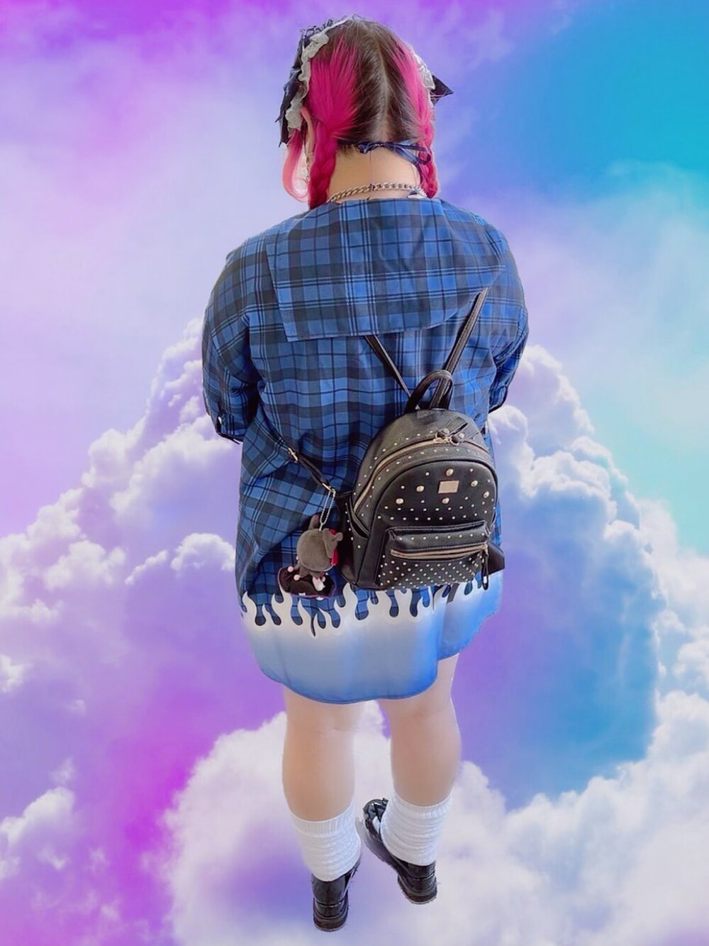 「ootd、BIGシャツ、地雷、ファイヤープリント、チェック柄、青、ピンク髪、みつあみ、ルーズソックス、プラスサイズ、おしゃれさんと繋がりたい」｜「Jamie エーエヌケーのアイテム（シャツ/ブラウス、ブルー系）」を使った、しろうさぎさん（レディース・155cm）の秋コーディネートの2枚目の写真