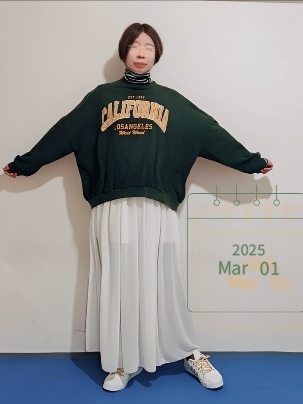 「ロゴスウェット、ロングスカート、ブラウス、ニット、チュールスカート、ジャンパースカート、タートルネック、ロゴものLovers、ドット、大人コーデ、オフィススタイル」|「classicalelfの甘めカジュアル。リバーシブル2way チュールフロッキードット×サテンプリーツスカート(スカート、ブラック系)」を使った、🍠ゆみっつ🍠さん(レディース・173cm)の春コーディネートの5枚目の写真
