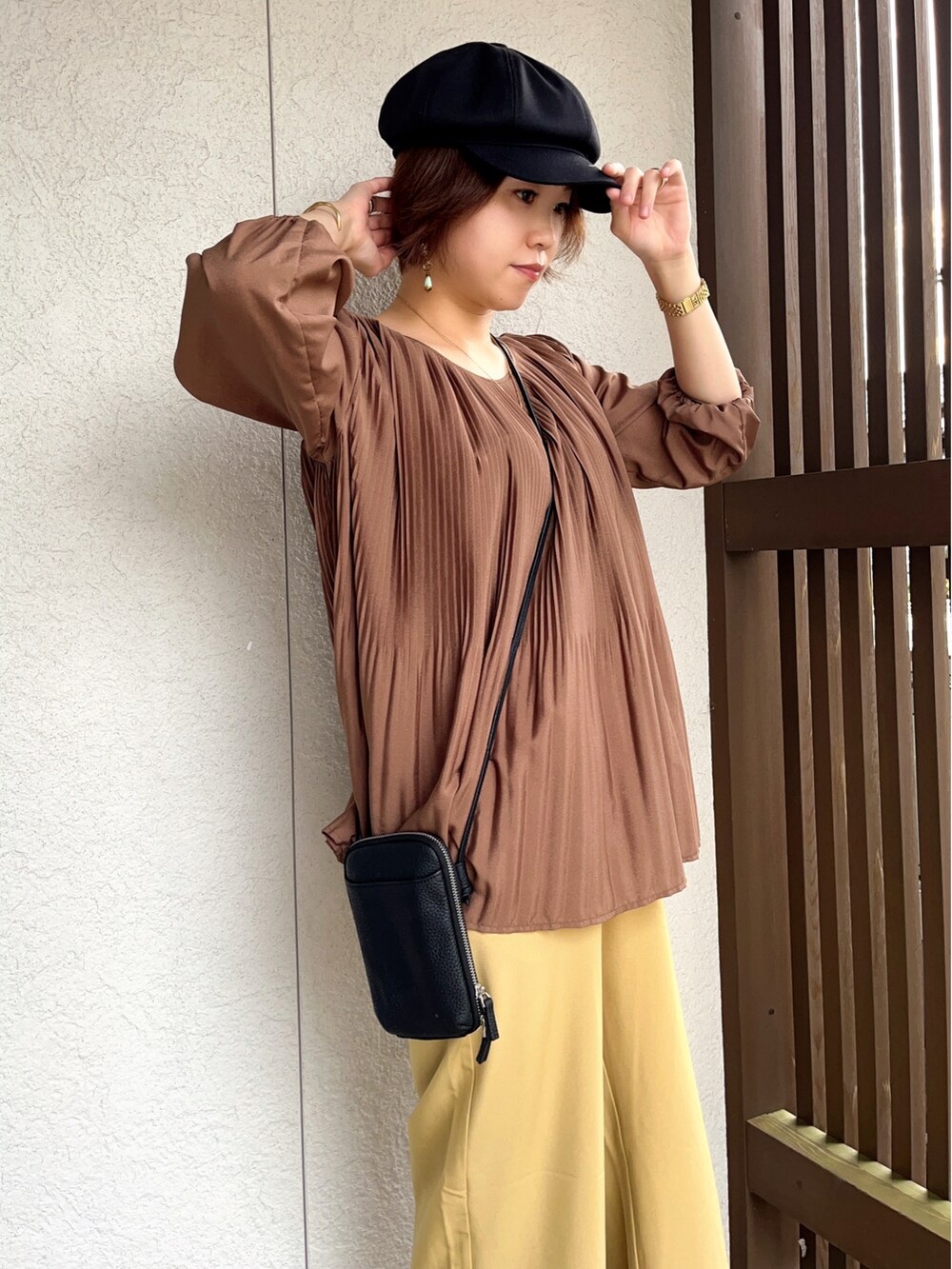 「秋コーデ、大人カジュアル、秋カラー、大人コーデ、ママファッション、骨格ストレート、キレイめ、秋先取りコーデ」｜「Twenty Threeのアイテム（シャツ/ブラウス、ブラウン系）」を使った、えりりんさん（レディース・161cm）の秋コーディネートの4枚目の写真
