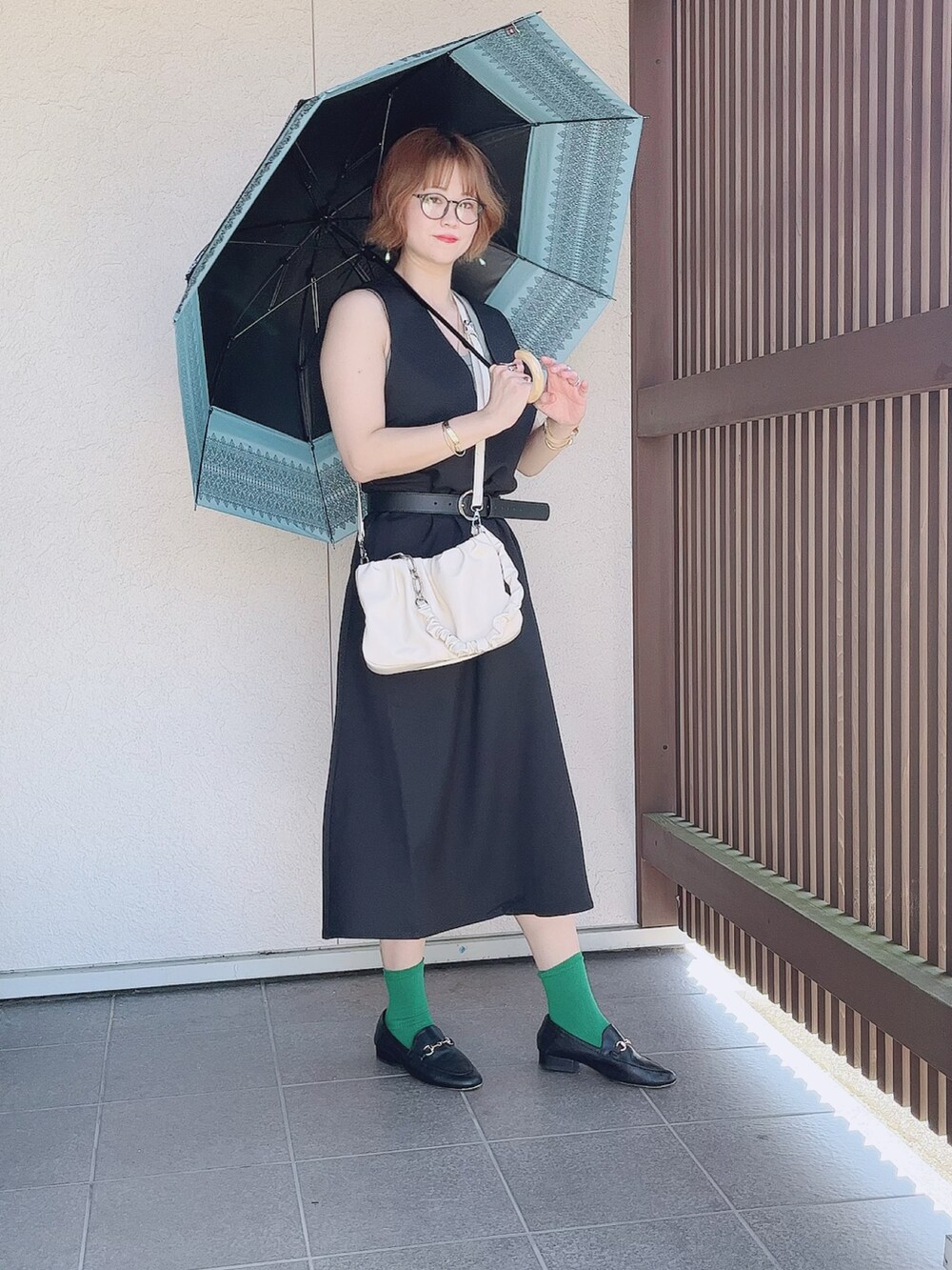 「秋のコーデ、カジュアルコーデ、キレイめコーデ、秋冬コーデ、ブラック」｜「GUのアイテム（ワンピース/ドレス、ブラック系）」を使った、えりりんさん（レディース・161cm）の秋コーディネートの4枚目の写真