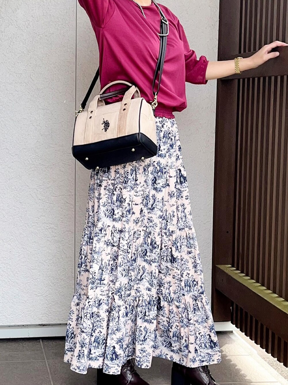「秋ルック紹介するよ、秋冬コーデ、休日スタイル、秋服、秋服コーデ、大人かわいい、オフィスカジュアル」｜「U.S. POLO ASSN.の【U.S. POLO ASSN.】 ユーエスポロアッスン　コーデュロイ　クロスボディショルダーバッグ　USPA-2632（ショルダーバッグ、ベージュ系）」を使った、えりりんさん（レディース・161cm）の秋コーディネートの2枚目の写真