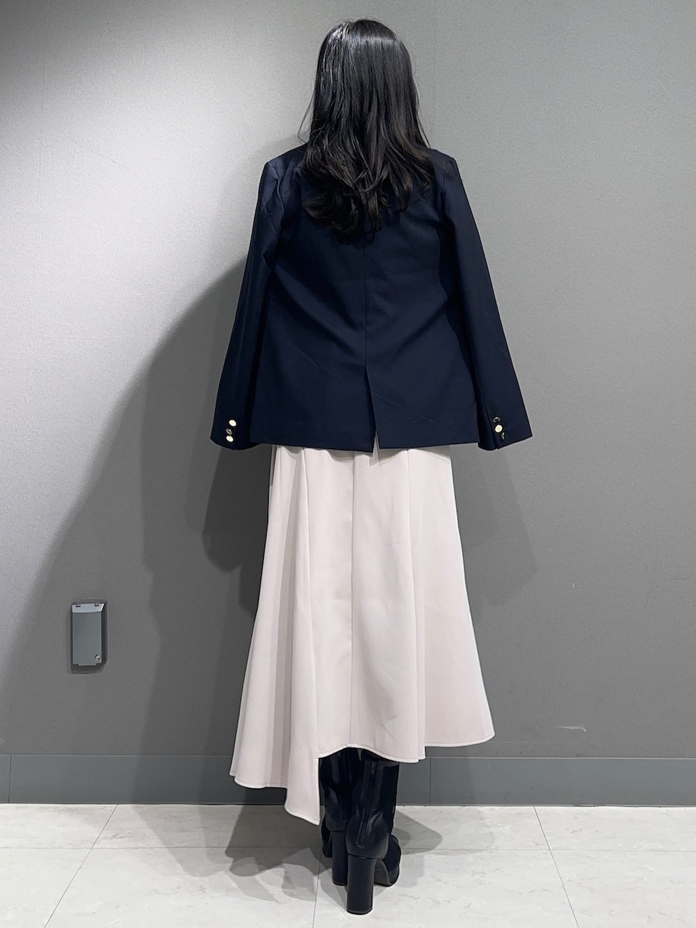 「ジャケット、ジャケットスタイル、ジャケットコーデ、謝恩会、オフィスカジュアル、ドライブ、おでかけコーデ、春服、きれいめコーディネート、大人女子、休日スタイル、オトナ女子、スカートスタイル」｜「dazzlinの折り返しベアドッキングワンピース（ワンピース、ベージュ系）」を使った、nanamiさん（レディース・158cm）の春コーディネートの5枚目の写真