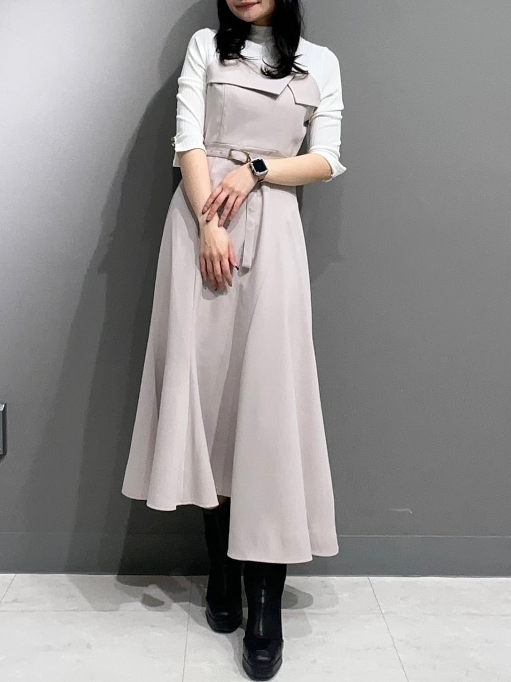 「ジャケット、ジャケットスタイル、ジャケットコーデ、謝恩会、オフィスカジュアル、ドライブ、おでかけコーデ、春服、きれいめコーディネート、大人女子、休日スタイル、オトナ女子、スカートスタイル」｜「dazzlinの折り返しベアドッキングワンピース（ワンピース、ベージュ系）」を使った、nanamiさん（レディース・158cm）の春コーディネートの6枚目の写真