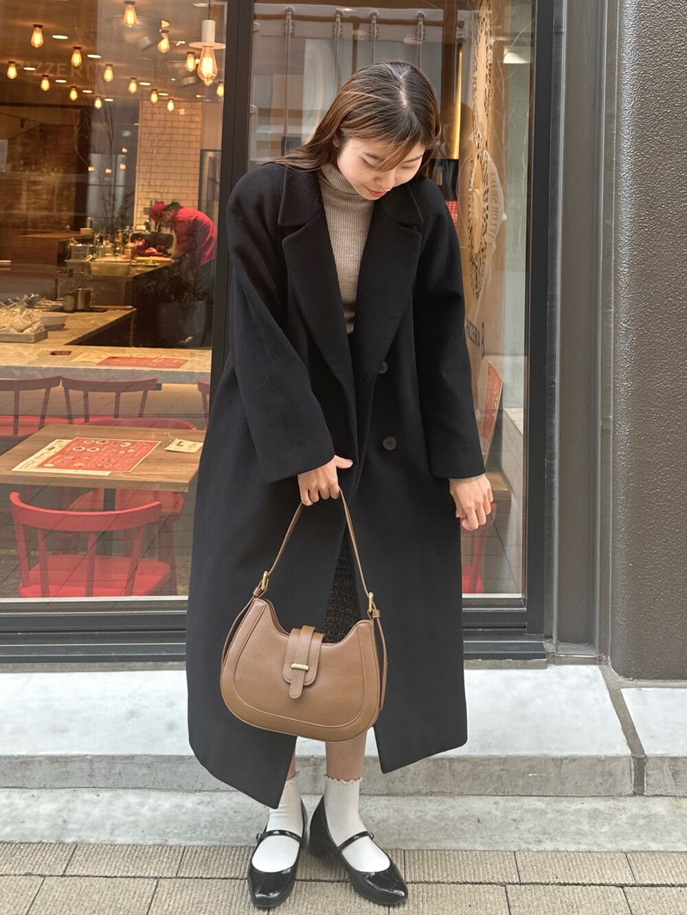 「カシミヤコート、冬コーデ、低身長コーデ、骨格ウェーブ」｜「ONWARDのアイテム（ジャケット/アウター、ブラック系）」を使った、m a p oさん（骨格ウェーブ・レディース・149cm）の冬コーディネートの2枚目の写真