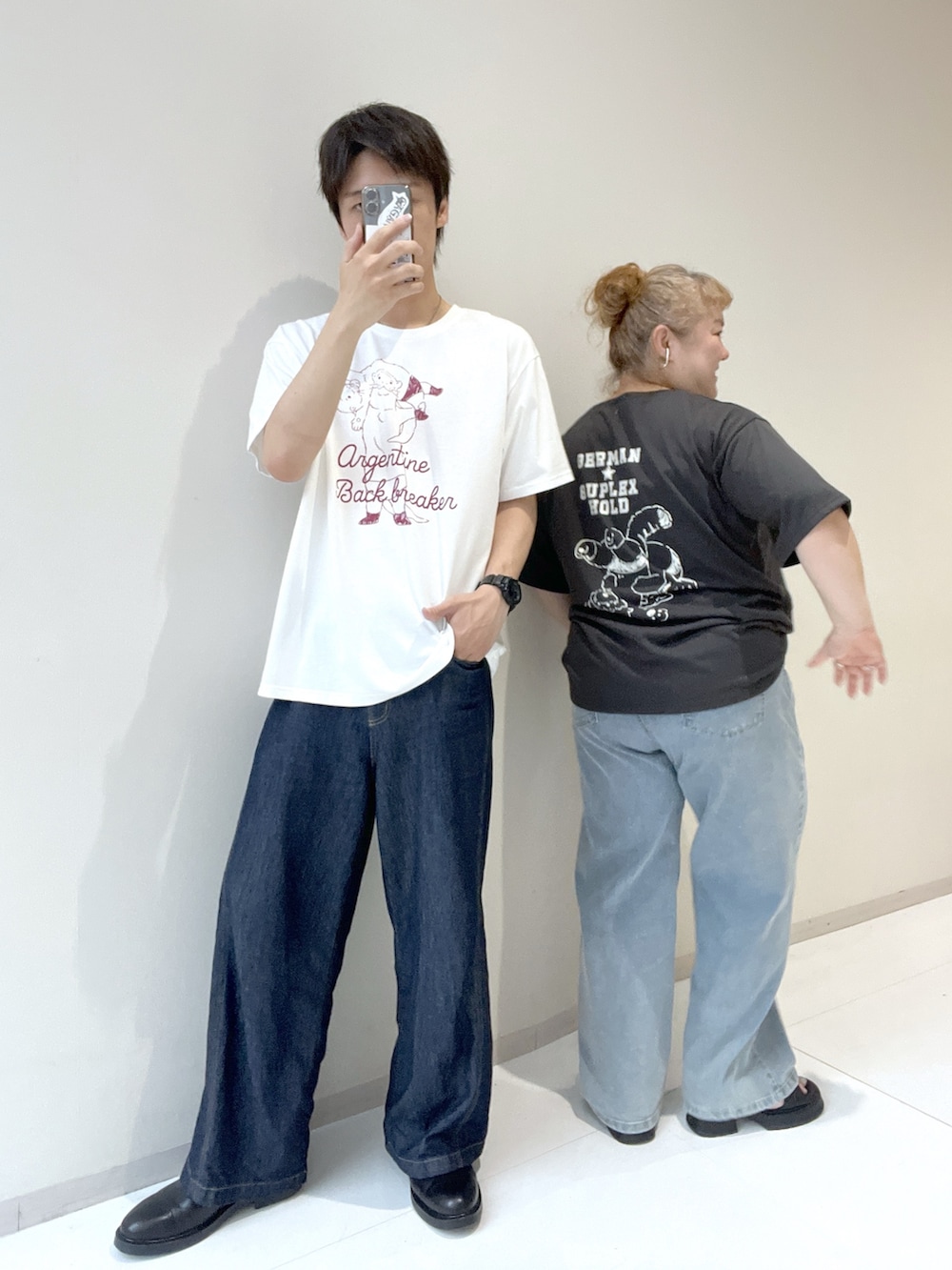 ブルー系のTシャツ/カットソー、ブルー系のTシャツ/カットソー、ブルー系のその他パンツを着用したレディースの夏コーディネートの4枚目の写真