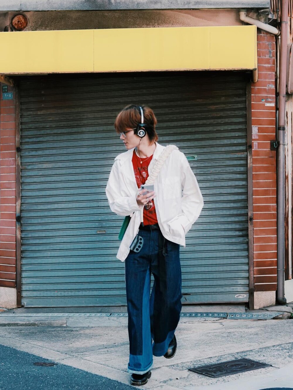 「似合うラボに行こう、春服、ootd、GIVENCHY、Swarovski、カジュアルコーデ、GU、40代ファッション、プチプラ、カーゴパンツ、menswear、men」｜「GIVENCHYのCONTEMPORARY FIT LS SHIRT（シャツ/ブラウス、ホワイト系）」を使った、きらさん（メンズ・172cm）の冬コーディネートの4枚目の写真