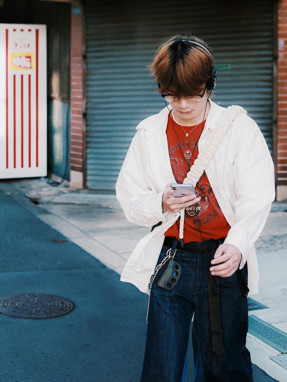 「似合うラボに行こう、春服、ootd、GIVENCHY、Swarovski、カジュアルコーデ、GU、40代ファッション、プチプラ、カーゴパンツ、menswear、men」｜「GIVENCHYのCONTEMPORARY FIT LS SHIRT（シャツ/ブラウス、ホワイト系）」を使った、きらさん（メンズ・172cm）の冬コーディネートの2枚目の写真