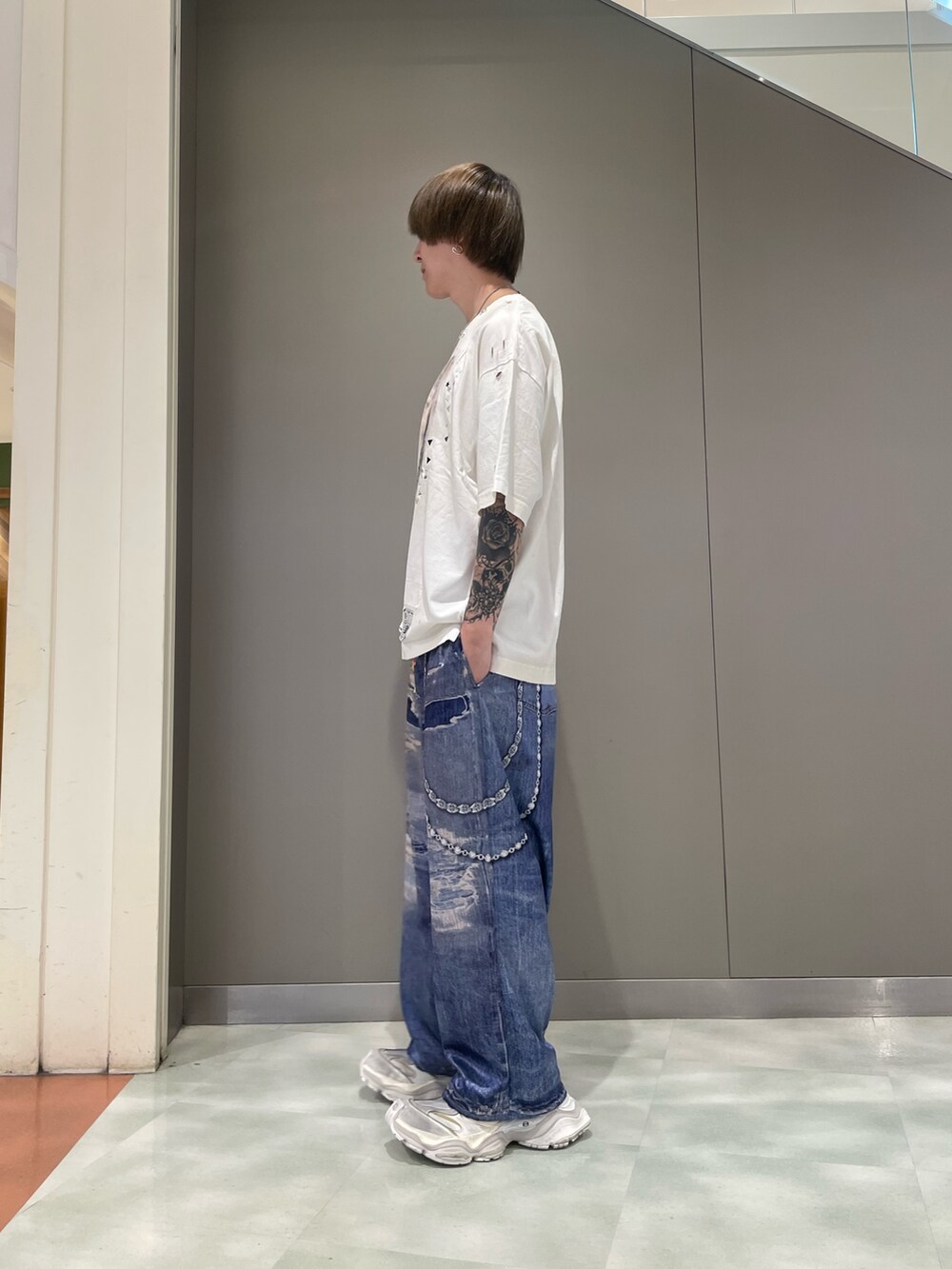 「ロイヤルフラッシュ、パンツ」｜「TALKING ABOUT THE ABSTRACTIONのTALKING ABOUT THE ABSTRACTION/トーキングアバウトジアブストラクション/別注 PRINT DENIM WITH CHAIN（その他パンツ、その他）」を使った、tanshio03さん（メンズ・181cm）の夏コーディネートの2枚目の写真