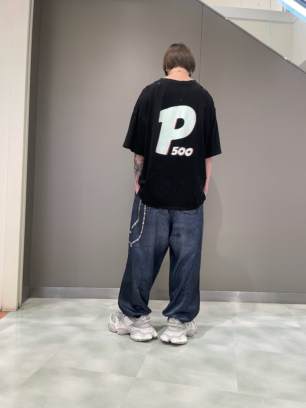 「ロイヤルフラッシュ」｜「TALKING ABOUT THE ABSTRACTIONのTALKING ABOUT THE ABSTRACTION/トーキングアバウトジアブストラクション/別注 PRINT DENIM WITH CHAIN（その他パンツ、ブラック系）」を使った、tanshio03さん（メンズ・181cm）の夏コーディネートの3枚目の写真
