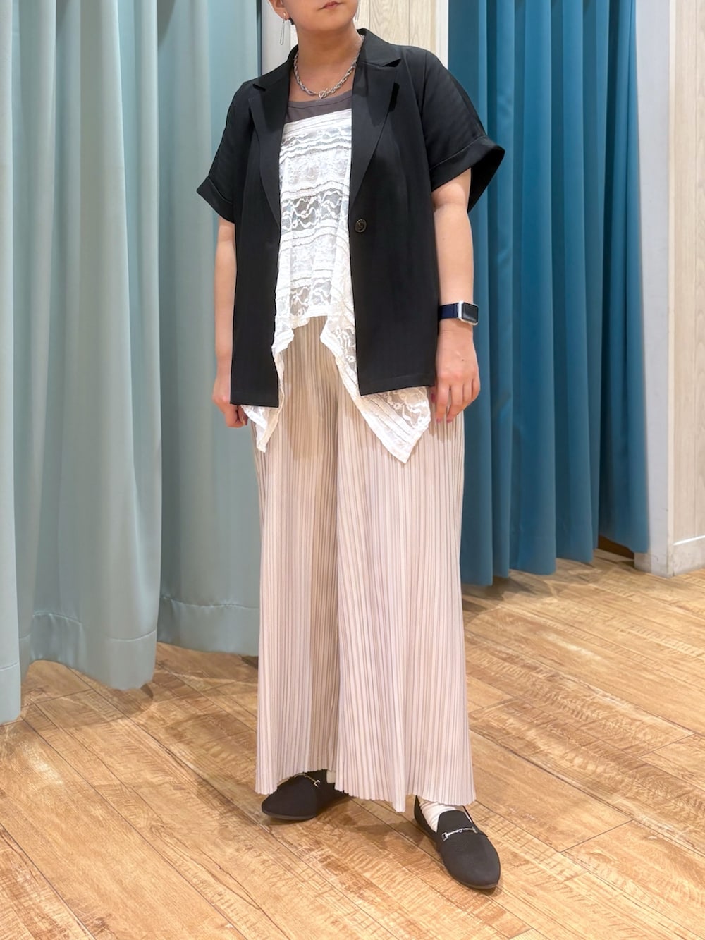「夏コーデ、きれいめカジュアル、プチプラ、お出かけコーデ、ビスチェ、オトナ女子、楽チンコーデ、ぽっちゃりコーデ、ぽっちゃりスタッフ、骨格ストレート、着痩せ・細見え、65kg、体型カバー」｜「DRESKIPの【セットアップ可】麻調半袖ジャケット（テーラードジャケット、ブラック系）」を使った、砂糖さん（骨格ストレート・レディース・161cm）の夏コーディネートの5枚目の写真