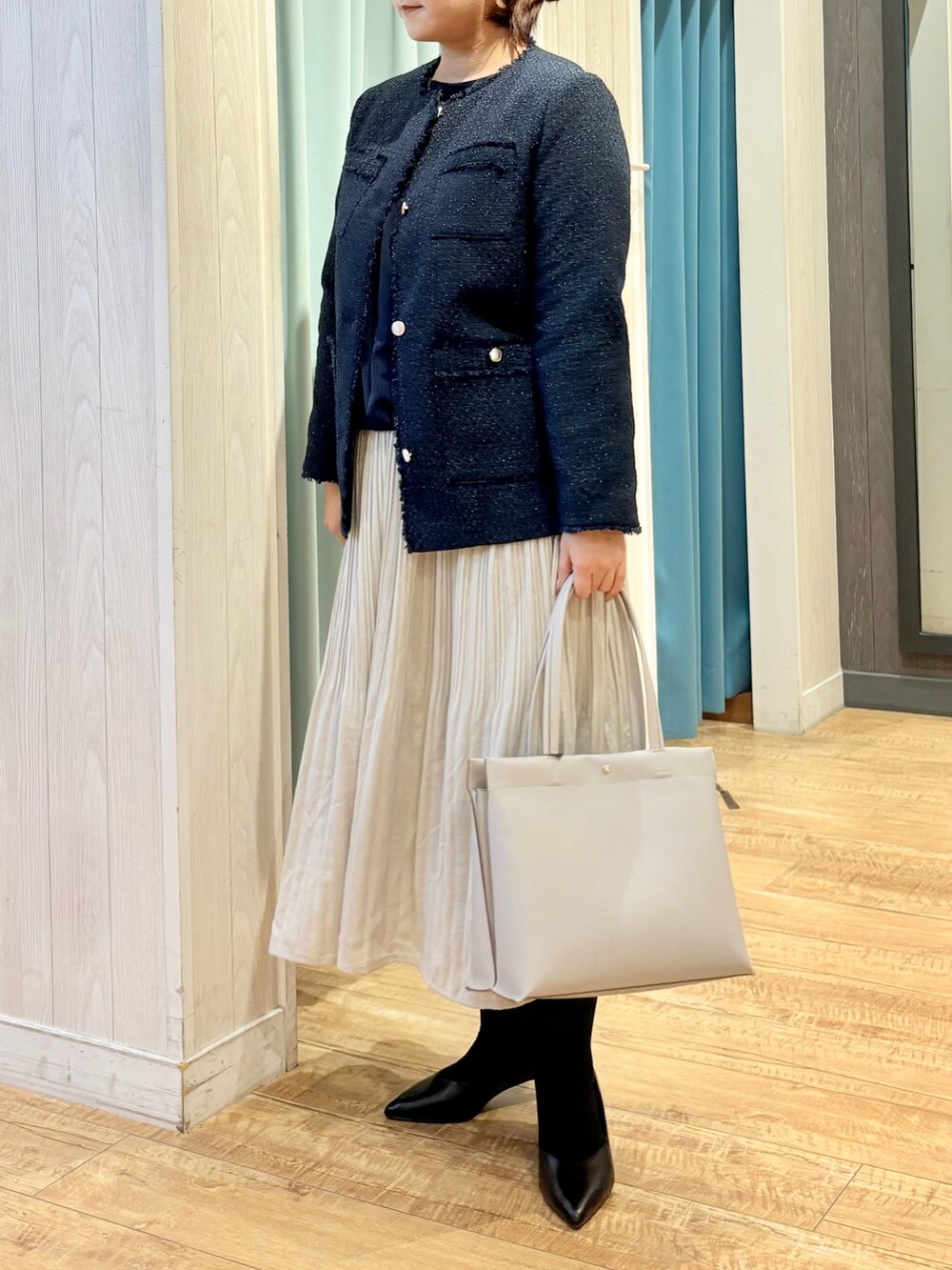 「春服、きれいめコーディネート、ジャケット/アウター、セレモニー、女子会コーデ、スカートスタイル、入学式、入学式コーデ、入学式ママコーデ、入学式・卒業式、セレモニーコーデ」｜「SHOO・LA・RUEの【S-3L/セレモニーからデイリーまで】フリンジツイードジャケット（ノーカラージャケット、ブルー系）」を使った、砂糖さん（レディース・161cm）の冬コーディネートの5枚目の写真