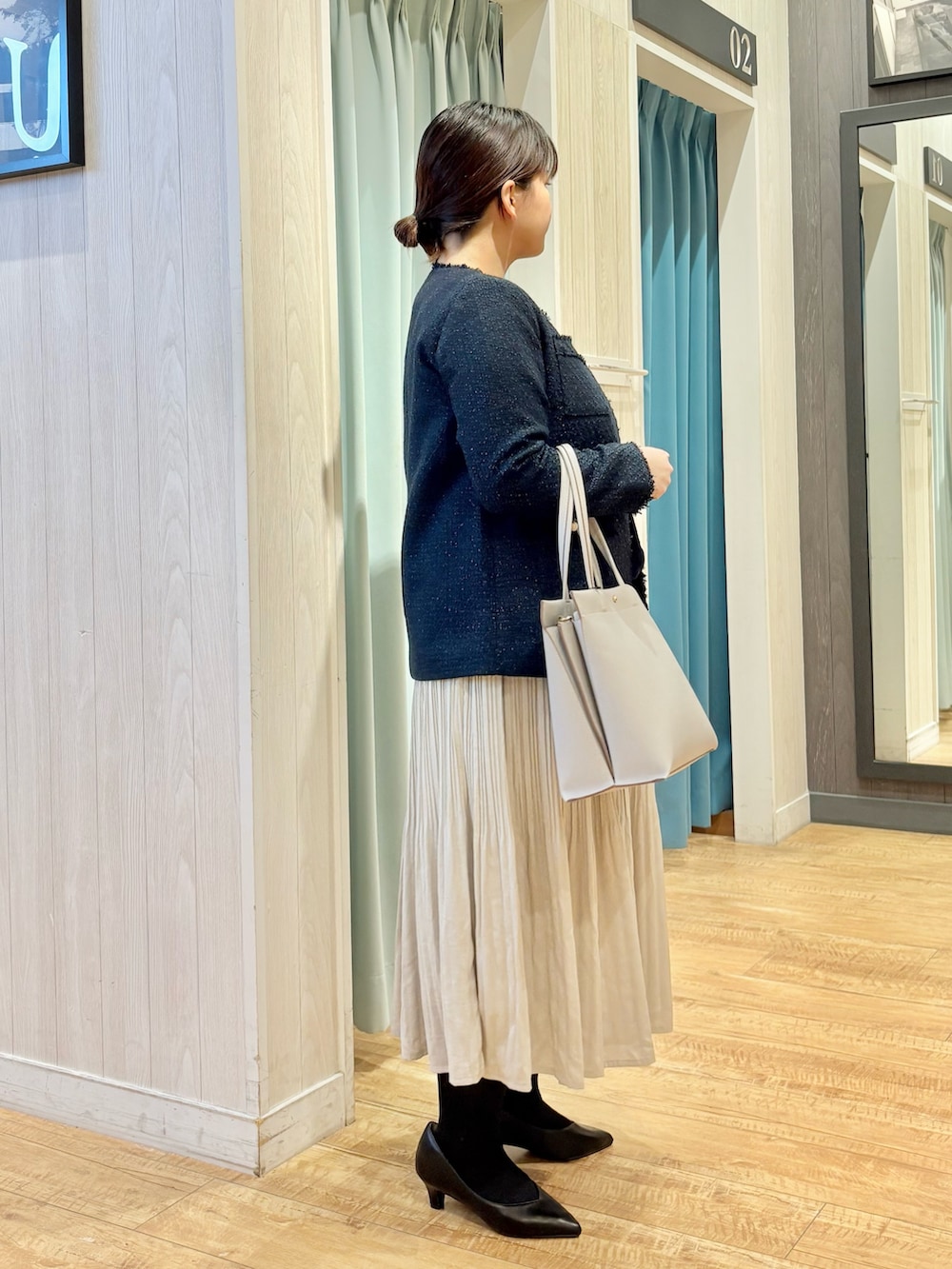 「春服、きれいめコーディネート、ジャケット/アウター、セレモニー、女子会コーデ、スカートスタイル、入学式、入学式コーデ、入学式ママコーデ、入学式・卒業式、セレモニーコーデ」｜「SHOO・LA・RUEの【S-3L/セレモニーからデイリーまで】フリンジツイードジャケット（ノーカラージャケット、ブルー系）」を使った、砂糖さん（レディース・161cm）の冬コーディネートの2枚目の写真