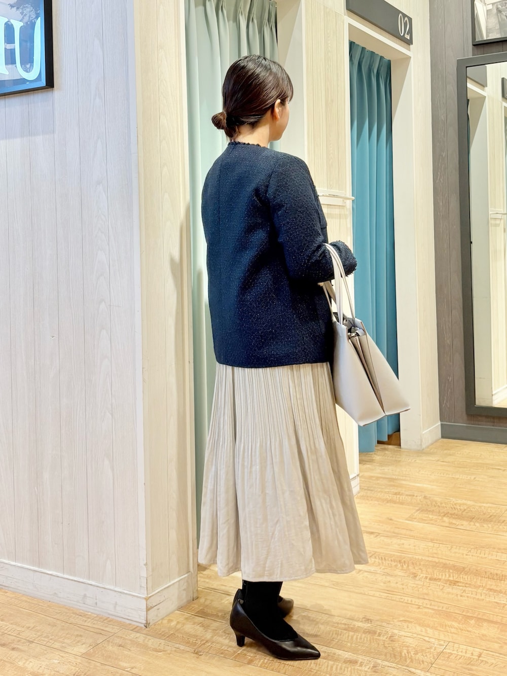 「春服、きれいめコーディネート、ジャケット/アウター、セレモニー、女子会コーデ、スカートスタイル、入学式、入学式コーデ、入学式ママコーデ、入学式・卒業式、セレモニーコーデ」｜「SHOO・LA・RUEの【S-3L/セレモニーからデイリーまで】フリンジツイードジャケット（ノーカラージャケット、ブルー系）」を使った、砂糖さん（レディース・161cm）の冬コーディネートの3枚目の写真