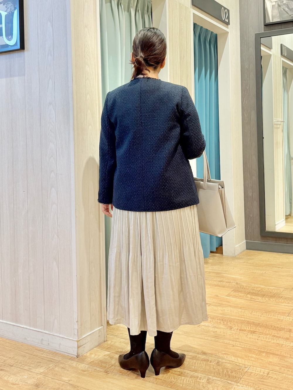 「春服、きれいめコーディネート、ジャケット/アウター、セレモニー、女子会コーデ、スカートスタイル、入学式、入学式コーデ、入学式ママコーデ、入学式・卒業式、セレモニーコーデ」｜「SHOO・LA・RUEの【S-3L/セレモニーからデイリーまで】フリンジツイードジャケット（ノーカラージャケット、ブルー系）」を使った、砂糖さん（レディース・161cm）の冬コーディネートの4枚目の写真