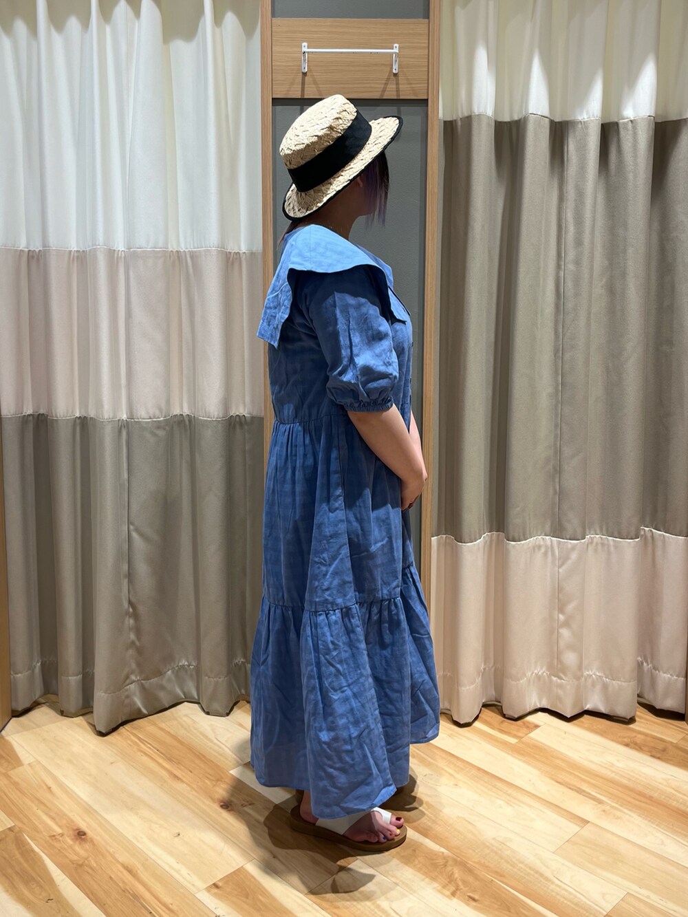 「SM2、Samansa Mos2、サマンサモスモス、サマンサ モスモス(Samansa Mos2)、ガーリー、ブルー、ワンピース、カンカン帽、ブラック、サンダル、オフホワイト、セーラーカラー、ティアード、ティアードワンピース、低身長コーデ」｜「Samansa Mos2のラフィア太リボンカンカン帽（ハット、ブラック系）」を使った、さっち🐾さん（レディース・152cm）の夏コーディネートの2枚目の写真