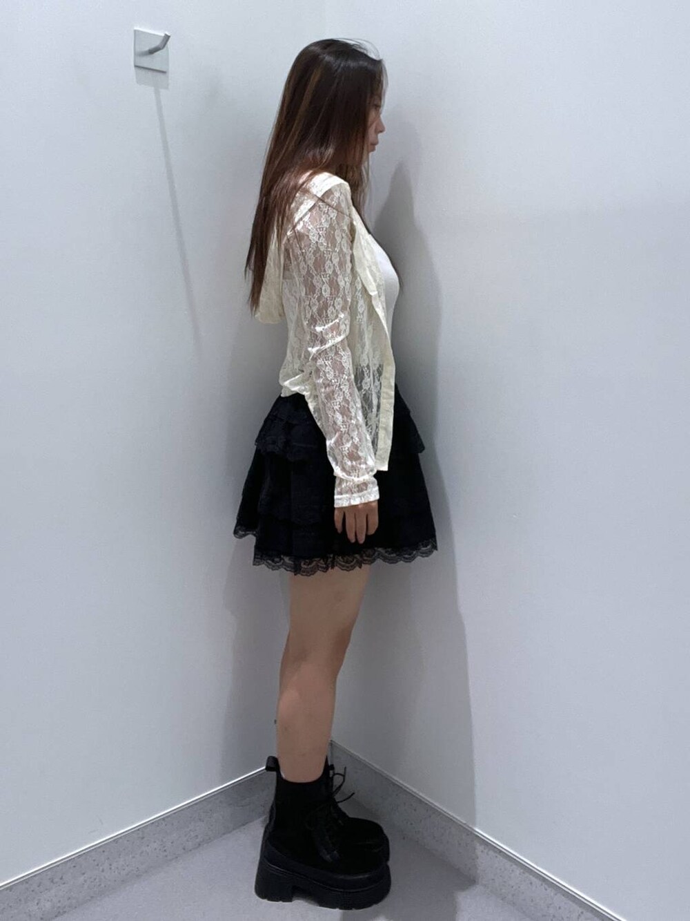 「夏コーデ、レースコーデ_studio CLIP」｜「FOREVER 21の【2025SS】厚底ソックスブーツ（ブーツ、ブラック系）」を使った、amiriiiさん（レディース・161cm）の夏コーディネートの2枚目の写真