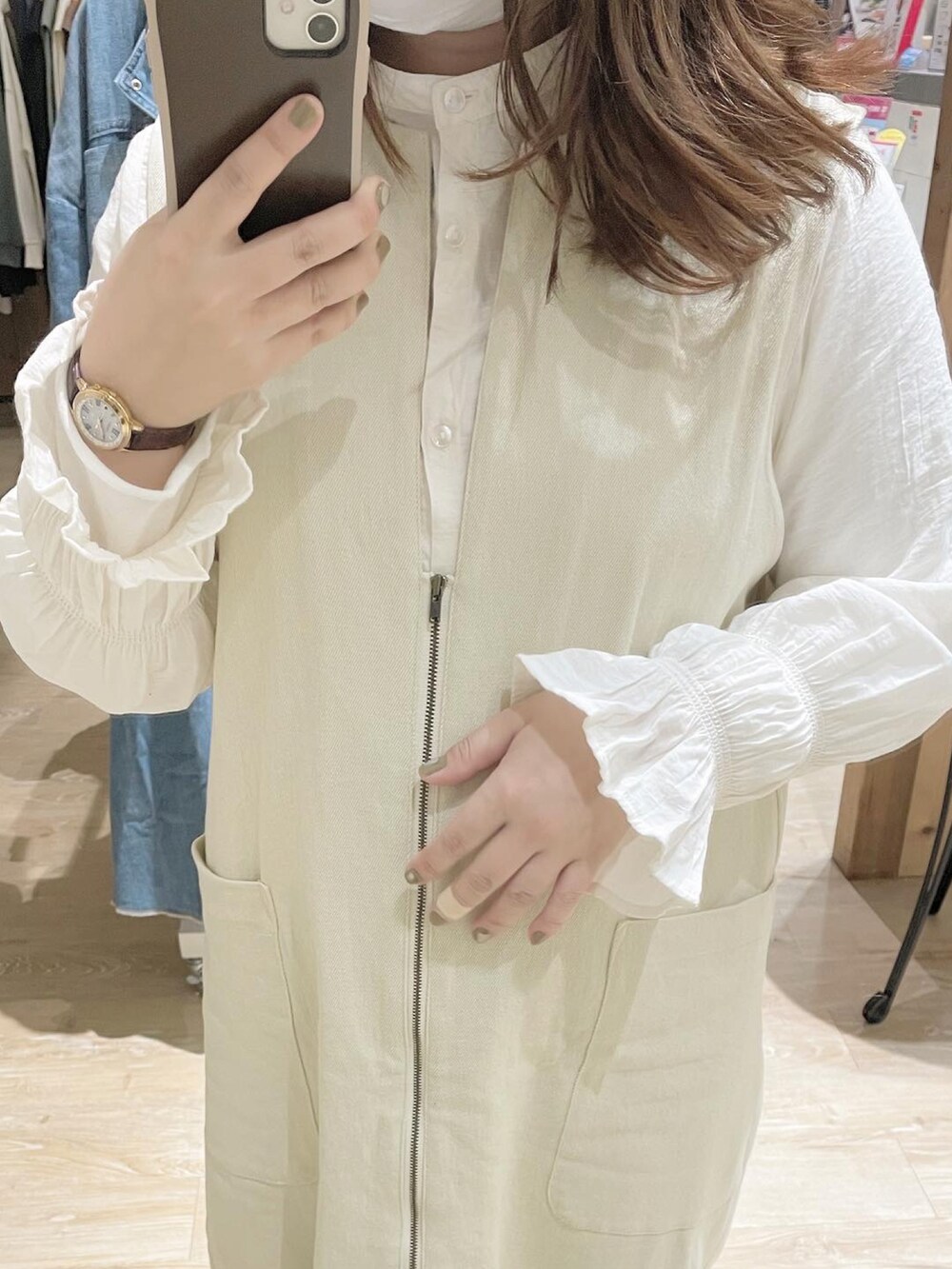 「春服みてみて、大人カジュアル、今日のコーデ、春夏コーデ、カジュアルコーデ、モノトーンコーデ、淡色コーデ、淡色女子、ワンピース、キーネックワンピース、ジップワンピース、cepo.、低身長」｜「cepoのジップベストワンピース ２ＷＡＹ（ワンピース、ベージュ系）」を使った、cepo_ueda140さん（レディース・148cm）の春コーディネートの2枚目の写真