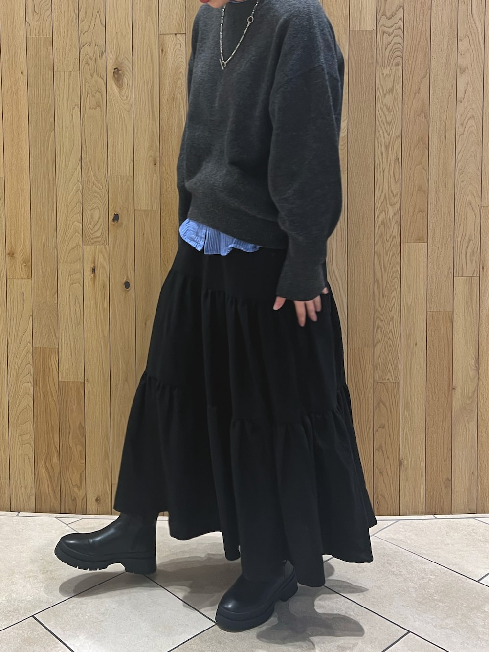 「オトナカジュアル、ティアードスカート、ニット、ステンカラーコート、田中里奈コラボ、Samansa Mos2 blue、きれいめカジュアル、秋冬コーデ」|「Samansa Mos2 blueの【Rina×blue】ニットプルオーバー(ニット/セーター、グレー系)」を使った、natsuhoさん(レディース・169cm)の秋コーディネートの4枚目の写真