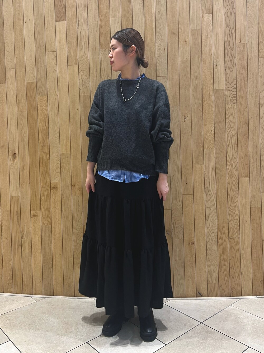 「オトナカジュアル、ティアードスカート、ニット、ステンカラーコート、田中里奈コラボ、Samansa Mos2 blue、きれいめカジュアル、秋冬コーデ」|「Samansa Mos2 blueの【Rina×blue】ニットプルオーバー(ニット/セーター、グレー系)」を使った、natsuhoさん(レディース・169cm)の秋コーディネートの3枚目の写真