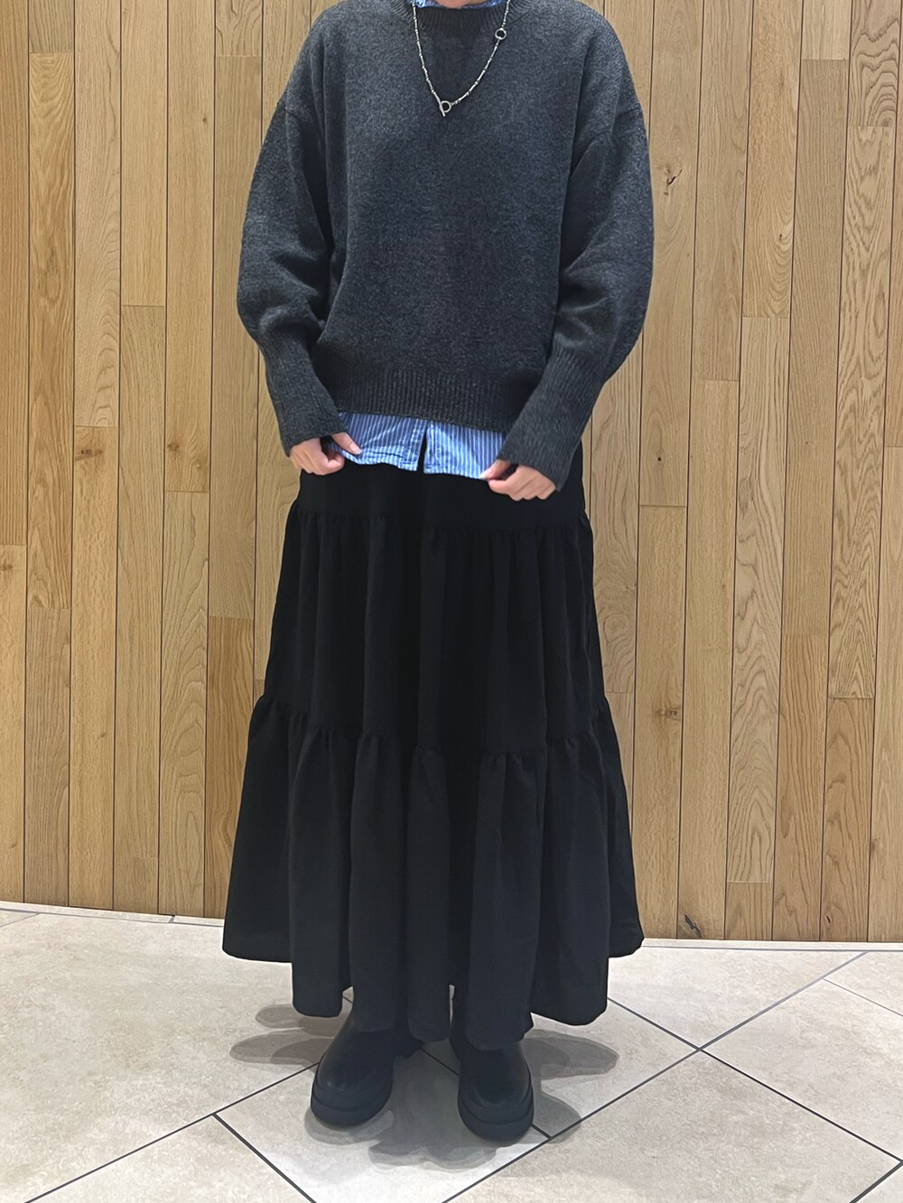 「オトナカジュアル、ティアードスカート、ニット、ステンカラーコート、田中里奈コラボ、Samansa Mos2 blue、きれいめカジュアル、秋冬コーデ」|「Samansa Mos2 blueの【Rina×blue】ニットプルオーバー(ニット/セーター、グレー系)」を使った、natsuhoさん(レディース・169cm)の秋コーディネートの5枚目の写真