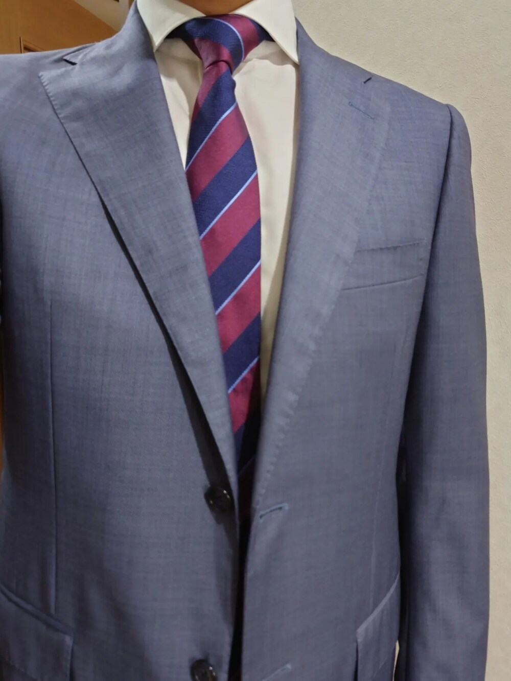 「コルネリアーニ、corneliani、スーツ、通勤コーデ」｜「CORNELIANIのアイテム（ジャケット/アウター、ブルー系）」を使った、corneliani manさん（メンズ・178cm）の秋コーディネートの2枚目の写真
