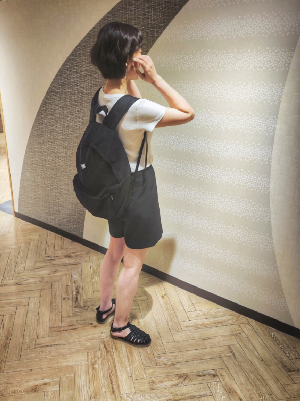 「みんなの白Tフェス、夏コーデ、リュック、ハーフパンツ」｜「tiptopの【2サイズ展開】フロントタックスラックスショートパンツ【web限定Sサイズ・セットアップ対応】（スラックス、その他）」を使った、あゆきさん（レディース・158cm）の夏コーディネートの2枚目の写真