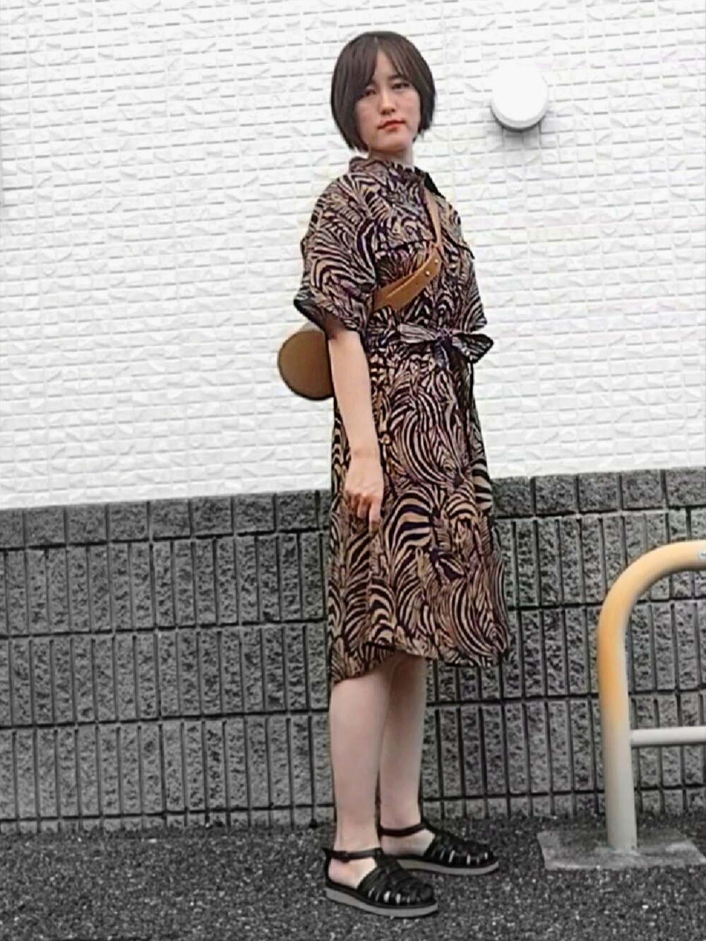 「休日スタイル、お祭り、ワンピース、ショルダーバック」｜「Banana Republicのリネン ユーティリティドレス（ワンピース、その他）」を使った、あゆきさん（レディース・158cm）の夏コーディネートの2枚目の写真