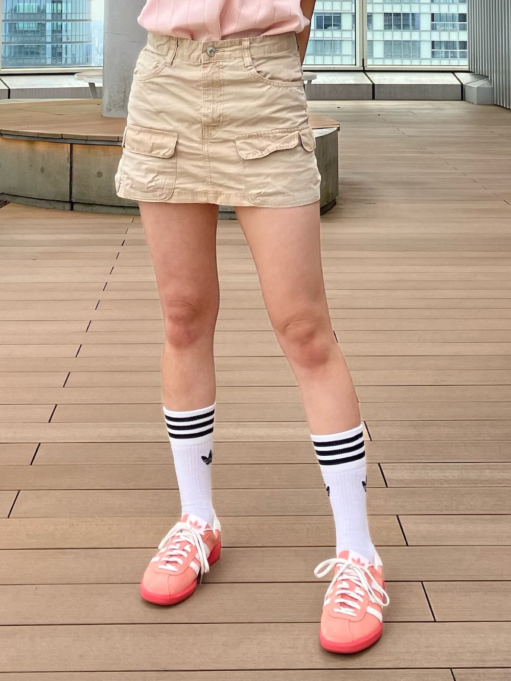 「スニーカー、adidas、アディダス、ポロシャツ、adidas originals、半袖シャツ、ｵﾘｼﾞﾅﾙｽ、バミューダ、ハーフジップ」｜「adidasのプレミアムポロシャツ / アディダスオリジナルス adidas Originals（ポロシャツ、ホワイト系）」を使った、SEさん（レディース・160cm）の春コーディネートの2枚目の写真