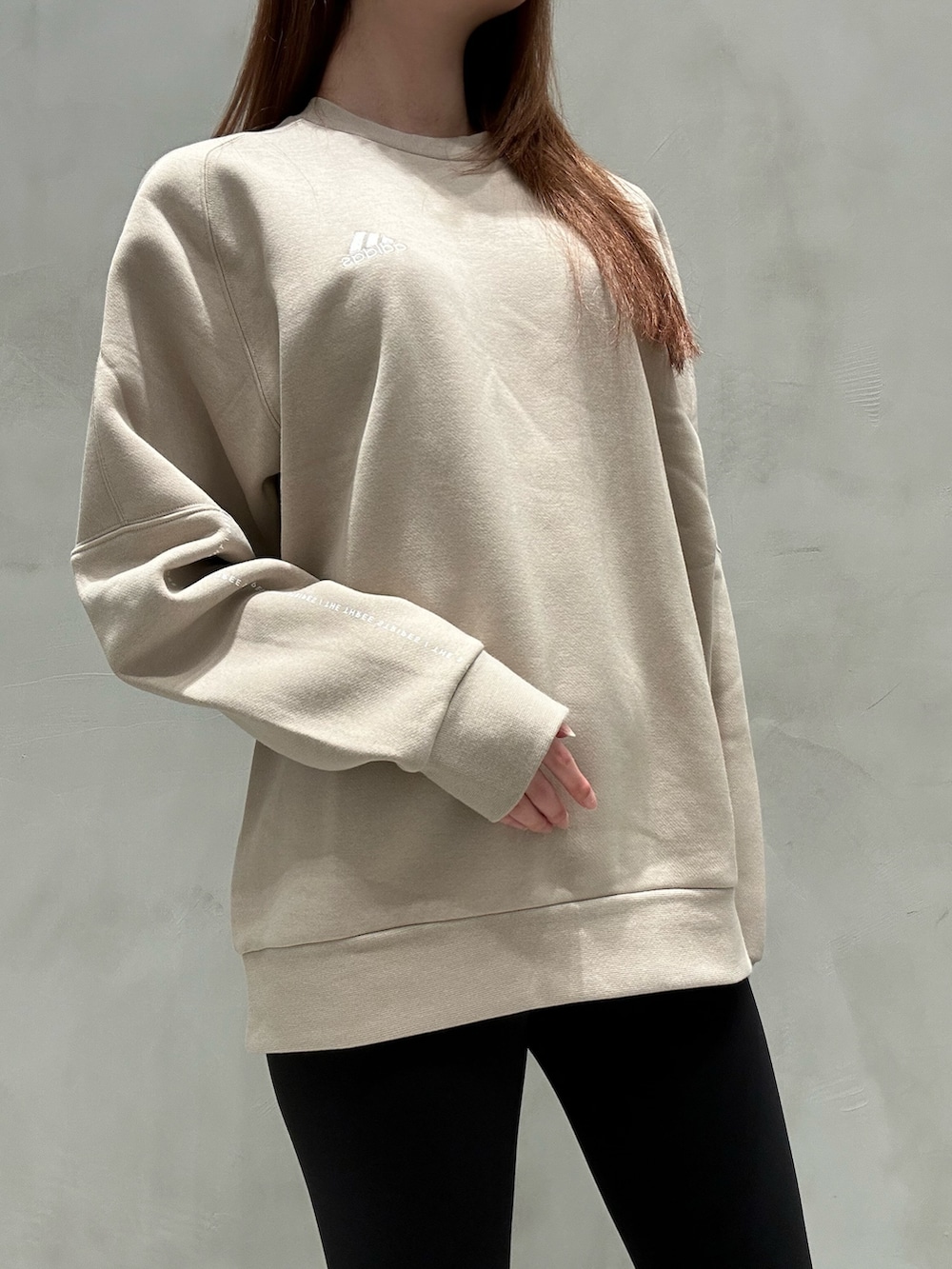 NKさんの「adidas/アディダス トレーナー 裏起毛 クルースウェット オーバーサイズ IJM05（adidas）」を使ったコーディネートの5枚目の写真