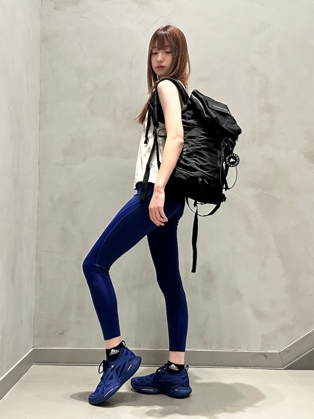 「adidas、アディダス、ステラマッカートニー、ランニング、スポーツ、ランニングシューズ、adidas by Stella McCartney、ジム・トレーニング、ブラ＆レギンス」｜「adidas by Stella McCartneyのadidas by Stella McCartney TruePurpose パワーインパクト トレーニング ミディアムサポートブラ / アディダス adidas（スポーツブラ、ブラック系）」を使った、NKさん（レディース・170cm）の秋コーディネートの5枚目の写真