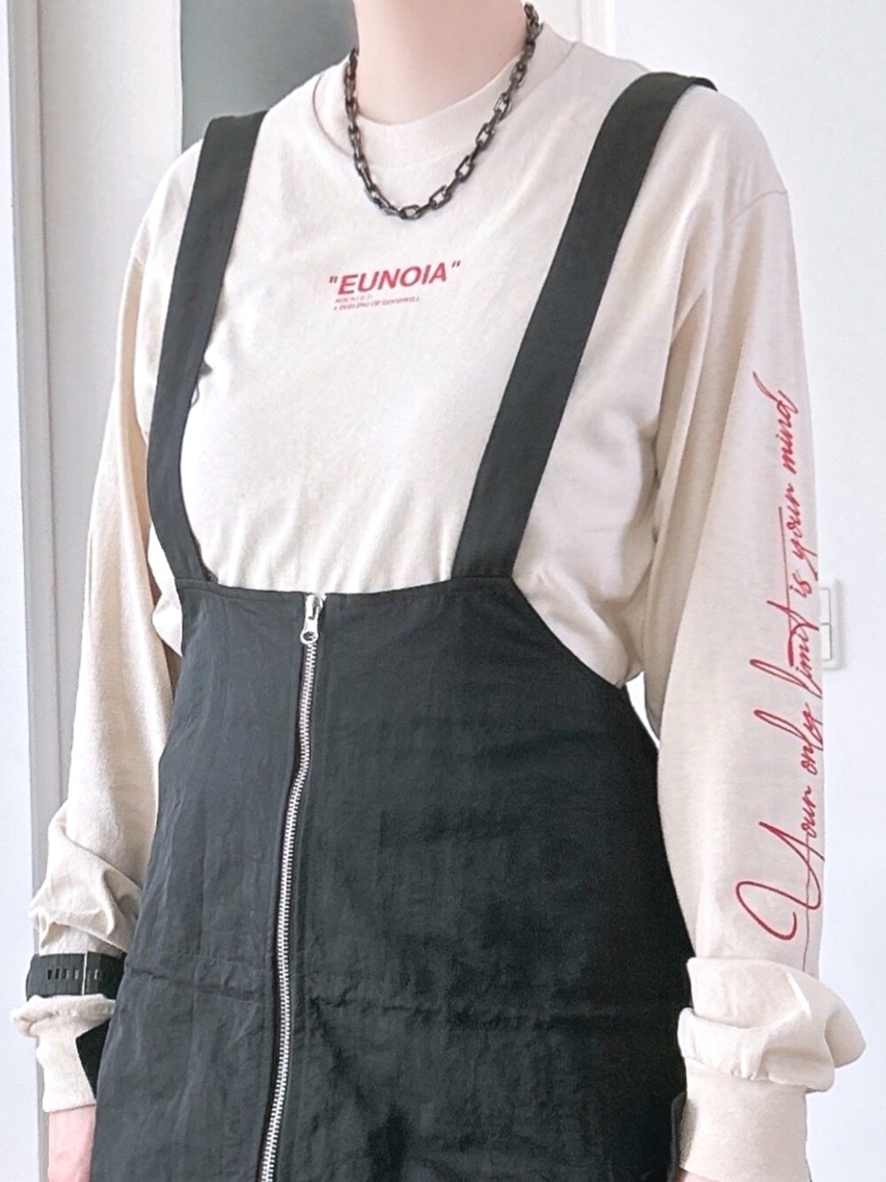 「PR、mi via loca、Tシャツ、休日スタイル、きれいめカジュアル、夏コーデ、オトナカジュアル、今日のコーデ、オトナ女子、パンツスタイル、スニーカー、converse、ショルダーバッグ、プチプラ、レイヤードスタイル」｜「mi via locaのGILDAN 袖ロゴプリントロングスリーブTシャツ 【MVL003 ※2A】（Tシャツ/カットソー、ベージュ系）」を使った、ka.naさん（レディース・166cm）の夏コーディネートの3枚目の写真