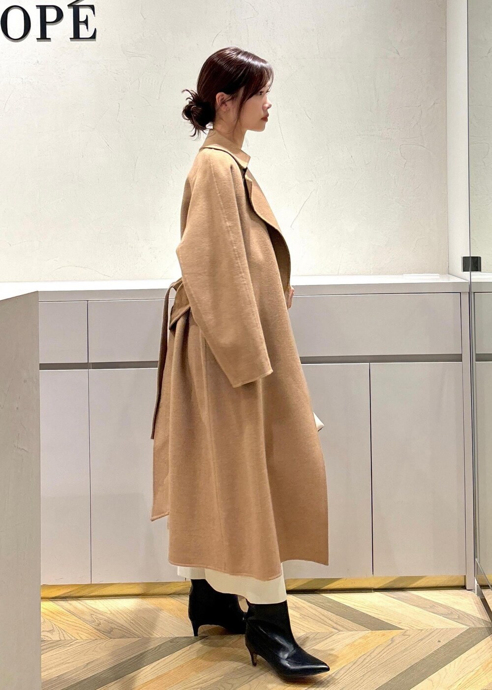 「冬コーデ、お出かけコーデ、ROPÉ、ナチュラル、ブルべ冬、乾燥、高身長、トップス、ニット/セーター、ジャケット/アウター、その他アウター、スカート、バッグ、ショルダーバッグ、シューズ」｜「ROPE'のBarbara boots(バーバラブーツ)（ブーツ、ブラック系）」を使った、FUYUKIさん（レディース・167cm）の冬コーディネートの2枚目の写真