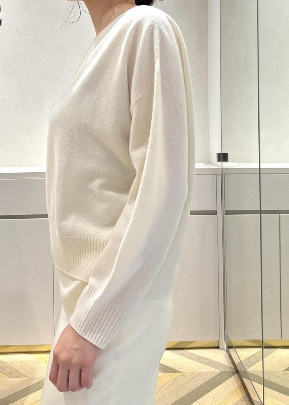 「冬コーデ、お出かけコーデ、ROPÉ、ナチュラル、ブルべ冬、乾燥、高身長、トップス、ニット/セーター、ジャケット/アウター、その他アウター、スカート、バッグ、ショルダーバッグ、シューズ」｜「ROPE'のBarbara boots(バーバラブーツ)（ブーツ、ブラック系）」を使った、FUYUKIさん（レディース・167cm）の冬コーディネートの10枚目の写真