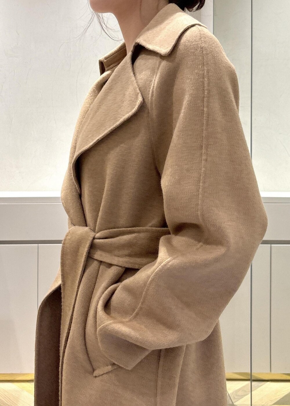 「冬コーデ、お出かけコーデ、ROPÉ、ナチュラル、ブルべ冬、乾燥、高身長、トップス、ニット/セーター、ジャケット/アウター、その他アウター、スカート、バッグ、ショルダーバッグ、シューズ」｜「ROPE'のBarbara boots(バーバラブーツ)（ブーツ、ブラック系）」を使った、FUYUKIさん（レディース・167cm）の冬コーディネートの8枚目の写真