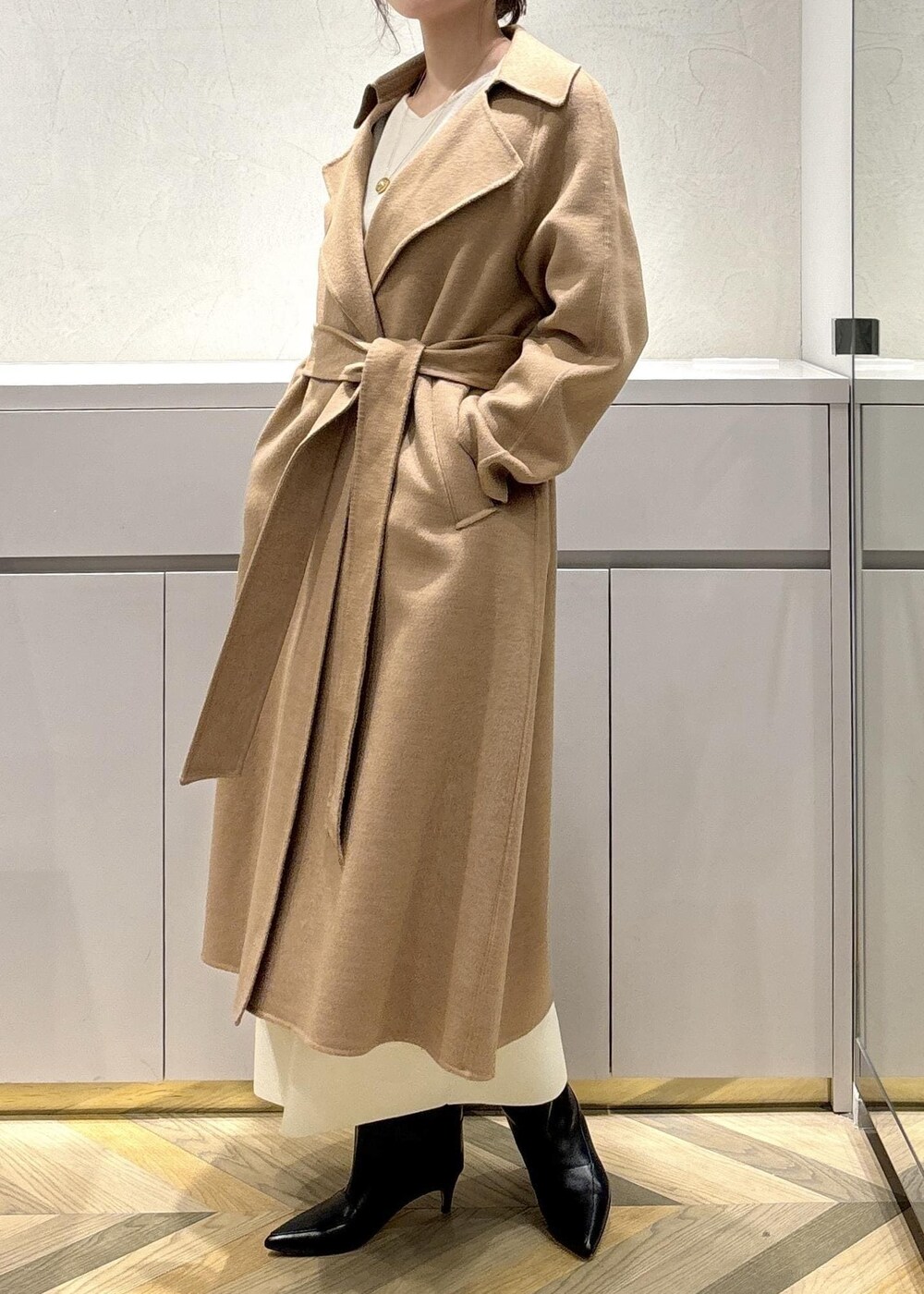 「冬コーデ、お出かけコーデ、ROPÉ、ナチュラル、ブルべ冬、乾燥、高身長、トップス、ニット/セーター、ジャケット/アウター、その他アウター、スカート、バッグ、ショルダーバッグ、シューズ」｜「ROPE'のBarbara boots(バーバラブーツ)（ブーツ、ブラック系）」を使った、FUYUKIさん（レディース・167cm）の冬コーディネートの4枚目の写真